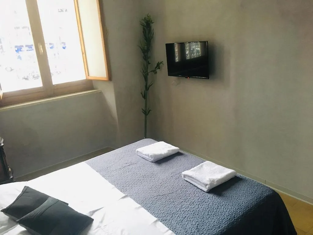 MarkethouseKatanya 0*, Katanya İtalya